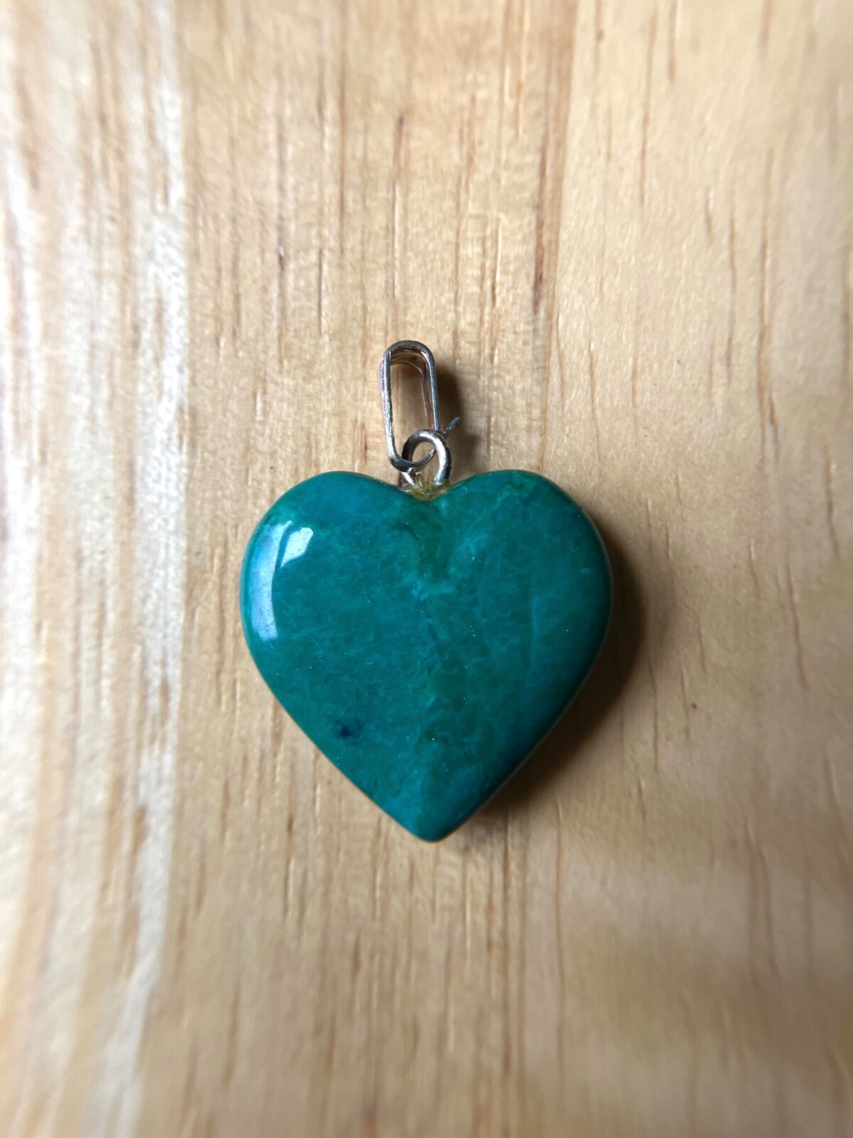 Lot Of 5 New Natural Dyed Stone Heart 3/4″ Pendants In Various Colors