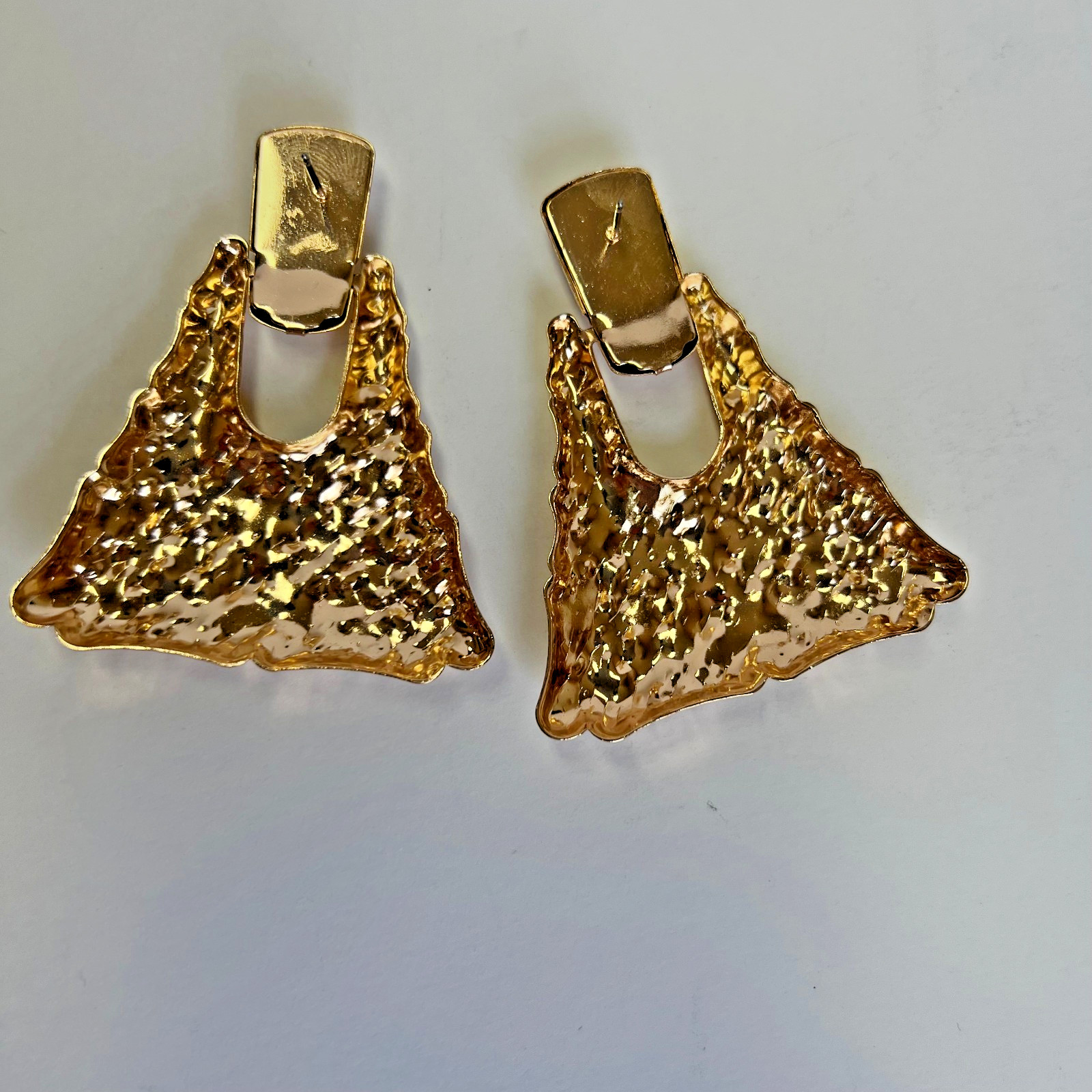 hammered gold earrings pierced back stud dangle gepmetric modren triangle bold