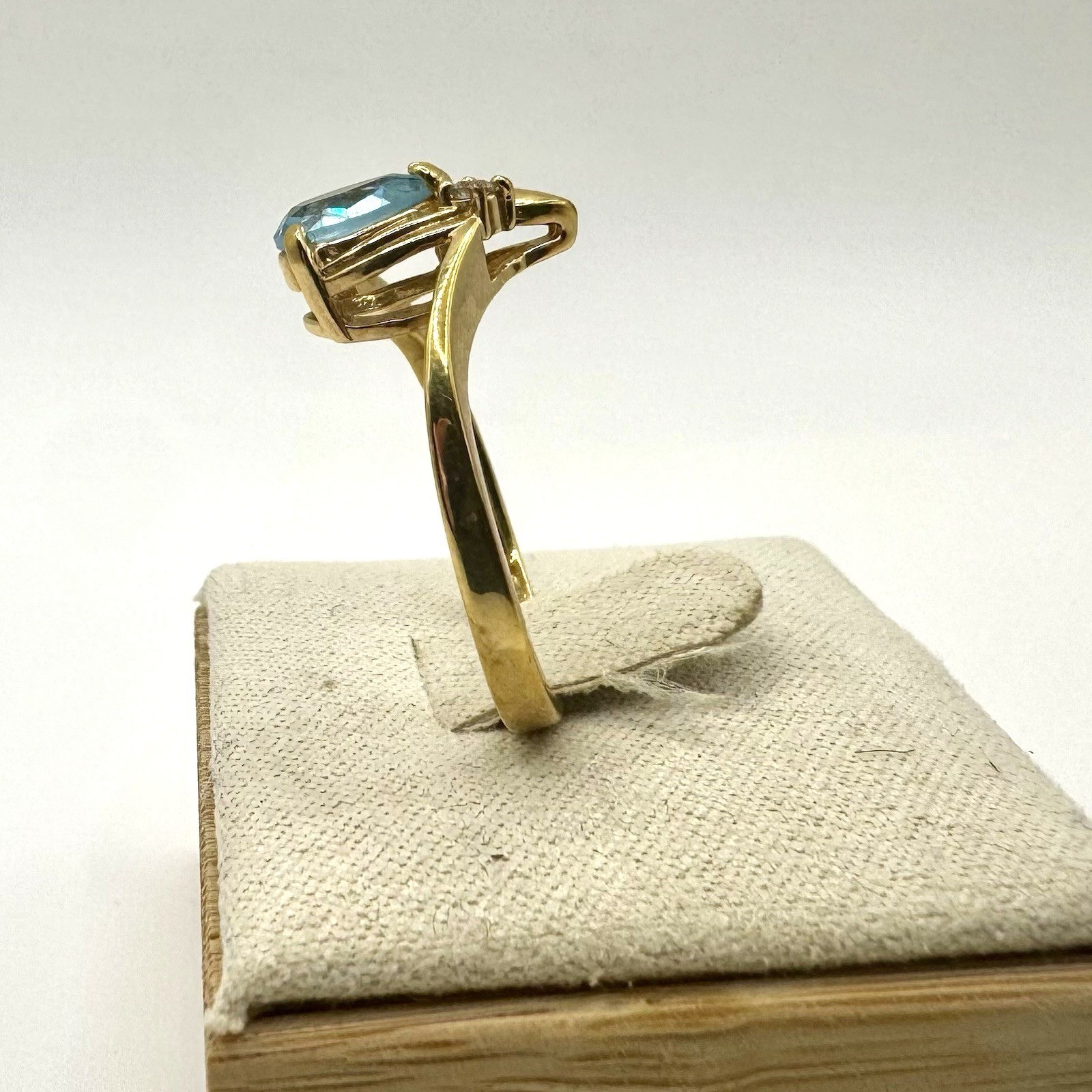 Pear Shaped Blue Crystal & CZ Ring Gold Plated Size 9 Stamped Elegant Jewelry
