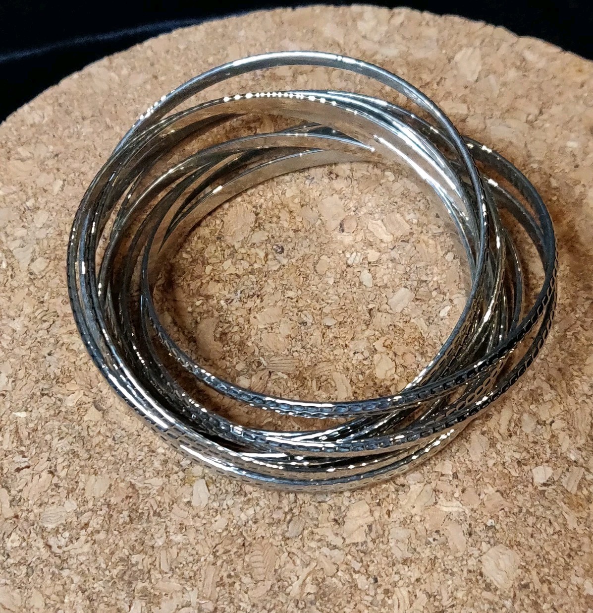 Silvertone 9 Ring Hammer Design Interlocking Bracelet 7.5 In Approx. Lovely Boho