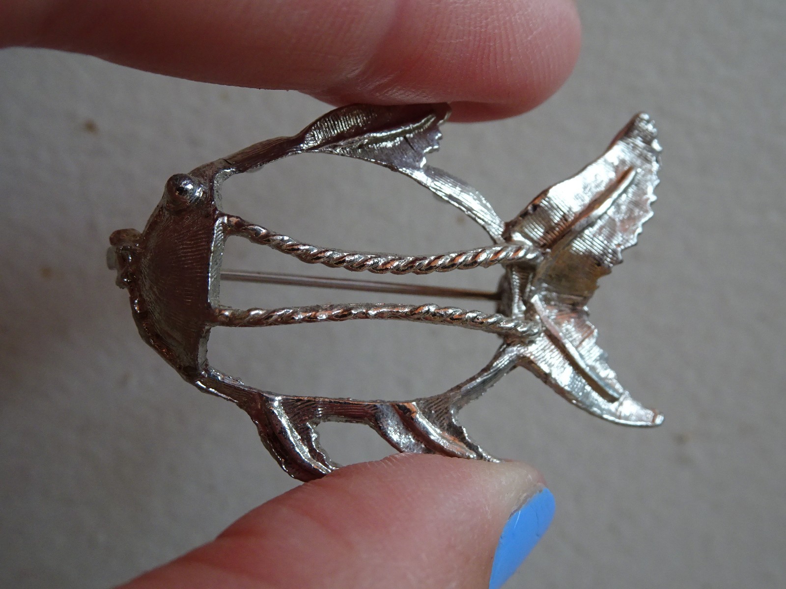 Fat Fish Rhodium Silver Plated Brooch 18x25mm Pronged Mount (pkg 12) 0166