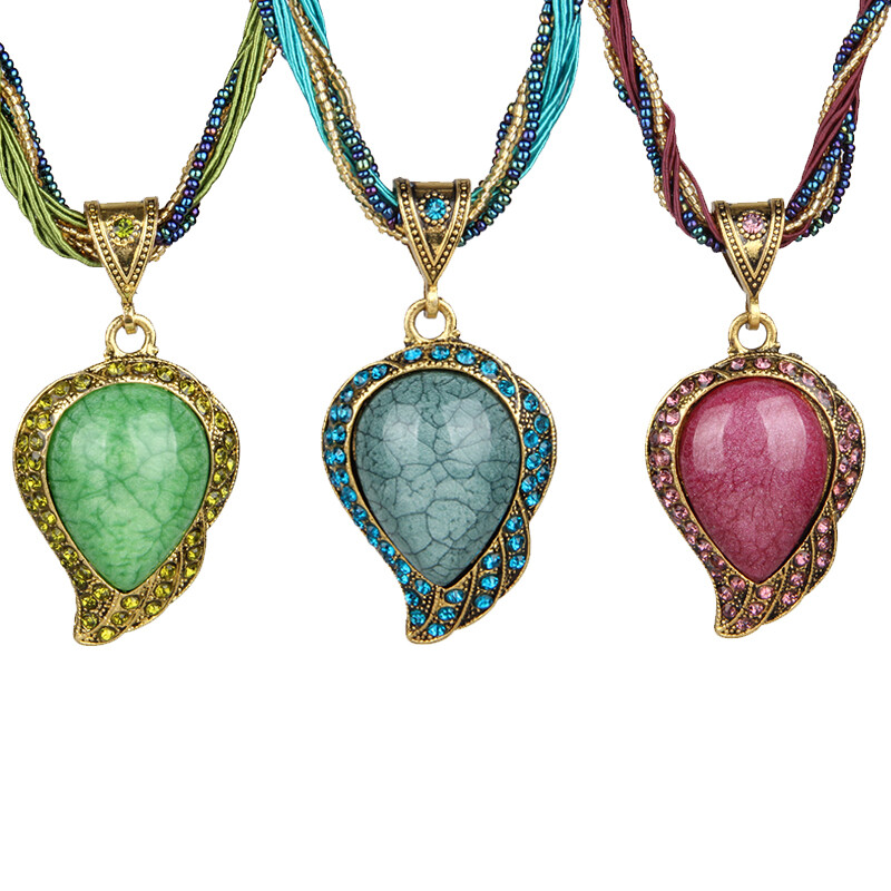 Vintage Womens Retro Bohemian Created Opal Rhinestone Pendant Necklace Crystal