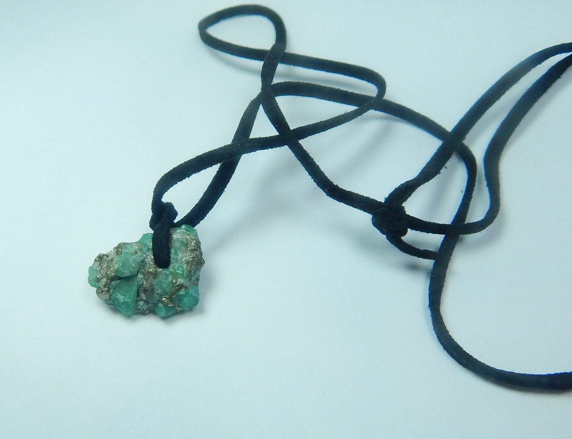 Colombian Emerald Rock with Crystals 26.00 Cts Raw Natural Mineral Beryl Muzo M
