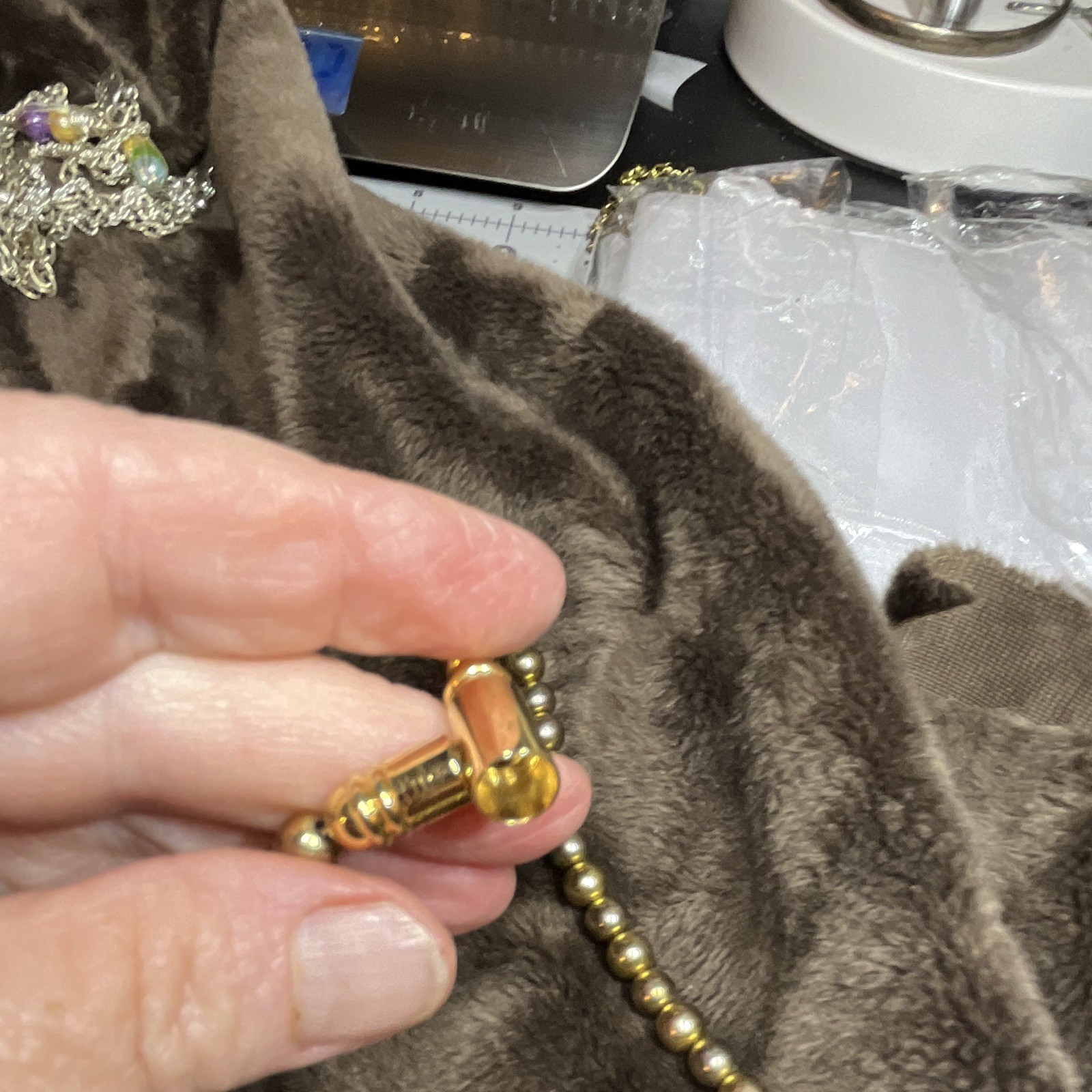 Gold Tone Ball/Bead Beaded Necklace Metal Chain No Stone magnetic closure