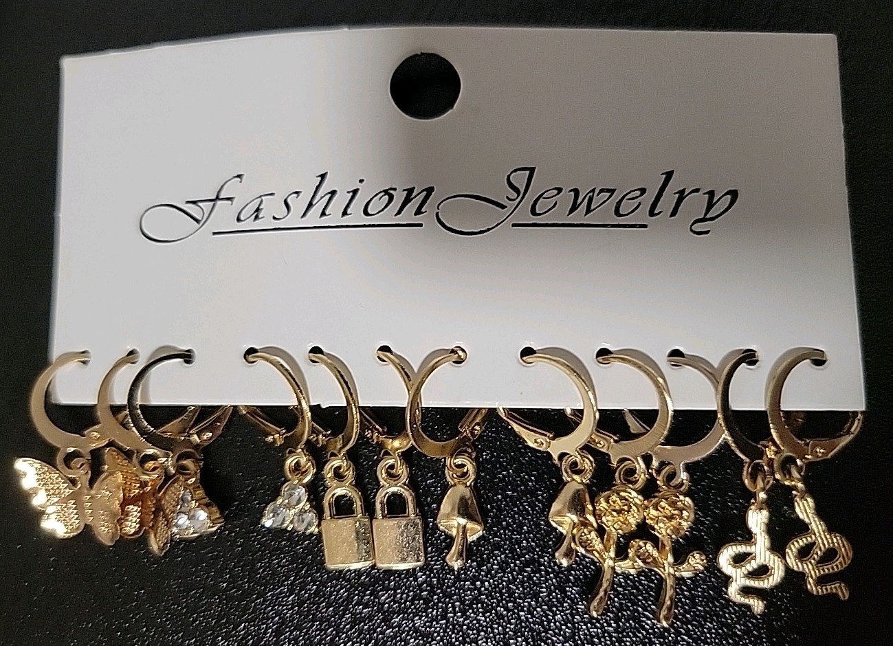 Windsor + Other Cute Earring Sets: Pearl And Gold UNWORN – Can Sell Seperately