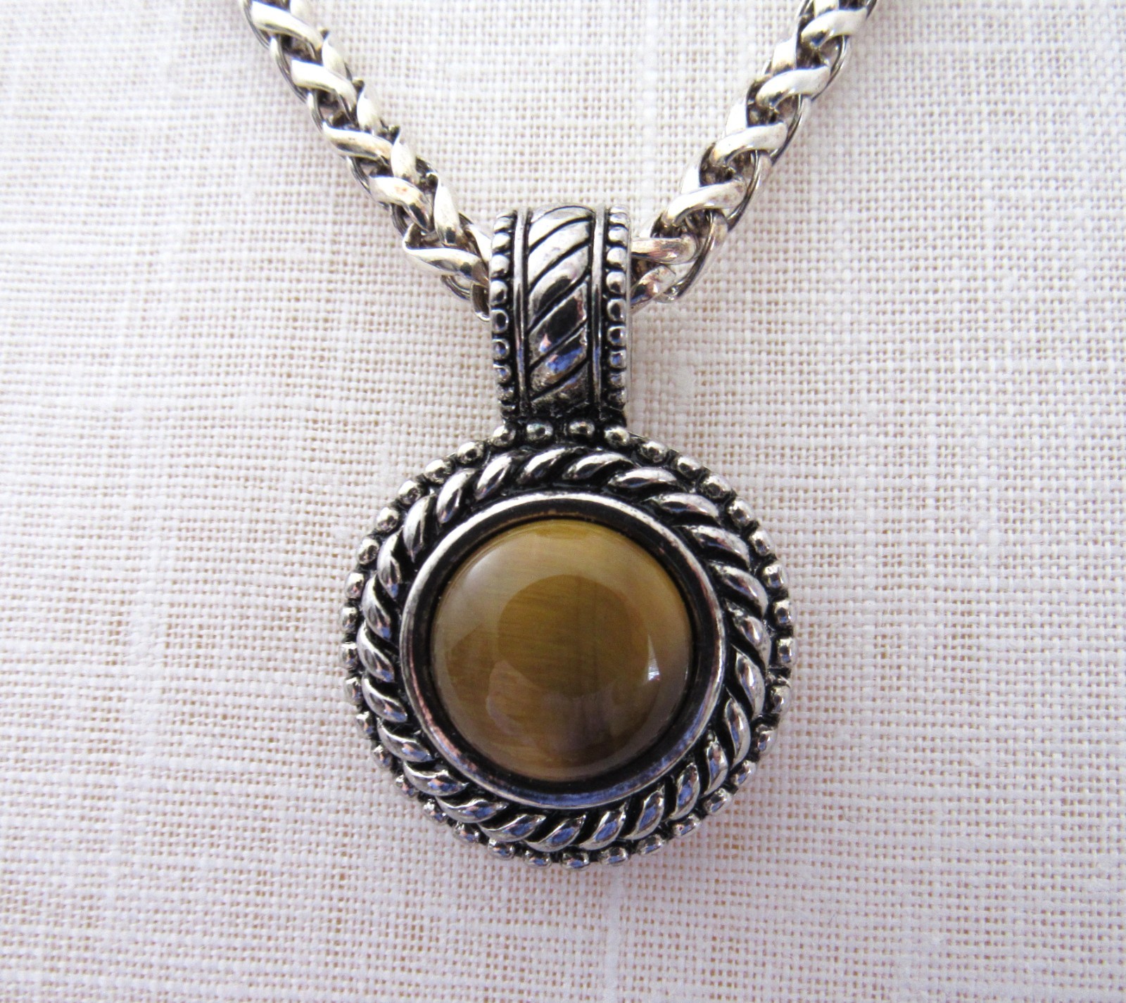 PREMIER DESIGNS PD TIGER’S EYE PENDANT SILVER-TONE 18″ SPIGA WHEAT CHAIN NECKLAC