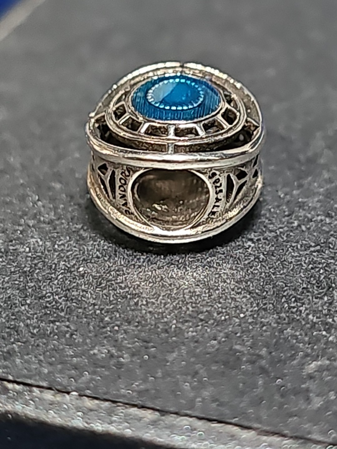Pandora Marvel The Avengers Iron Man Arc Reactor Charm 790788C01 S925 ALE