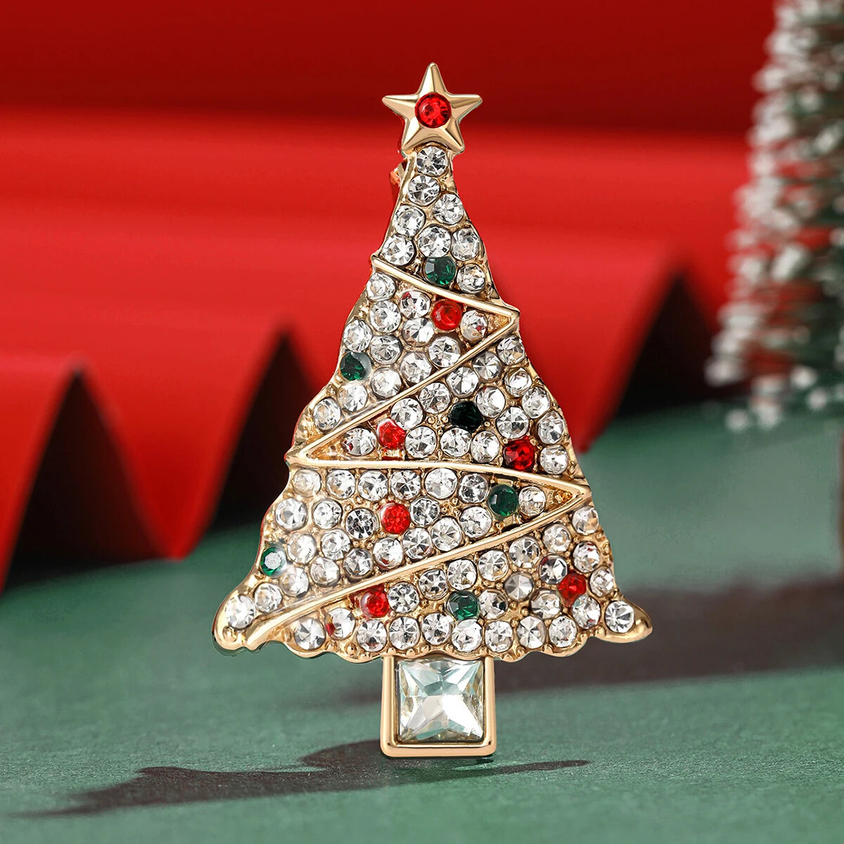 Hot Sale Wholesale Christmas Festival Rhinestone Star Christmas Tree Brooch Pin