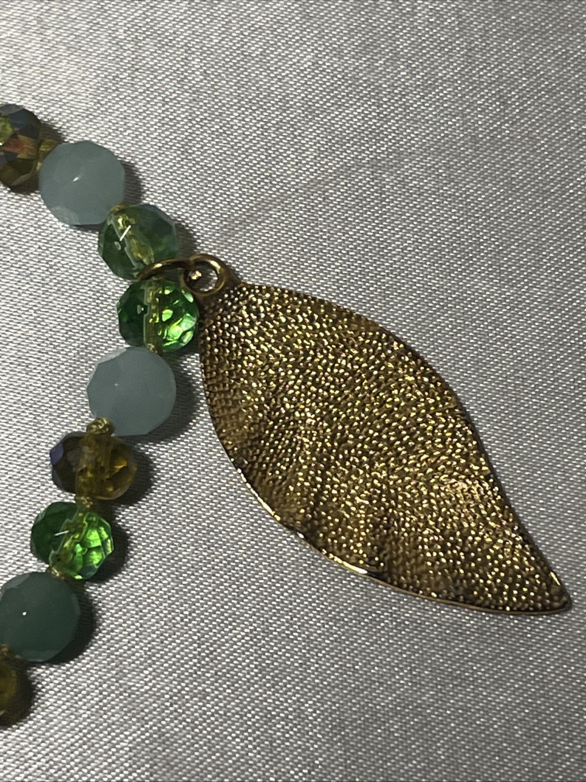Cookie Lee Green Glass Bead & Gold Tone Leaf Necklace 14-18”