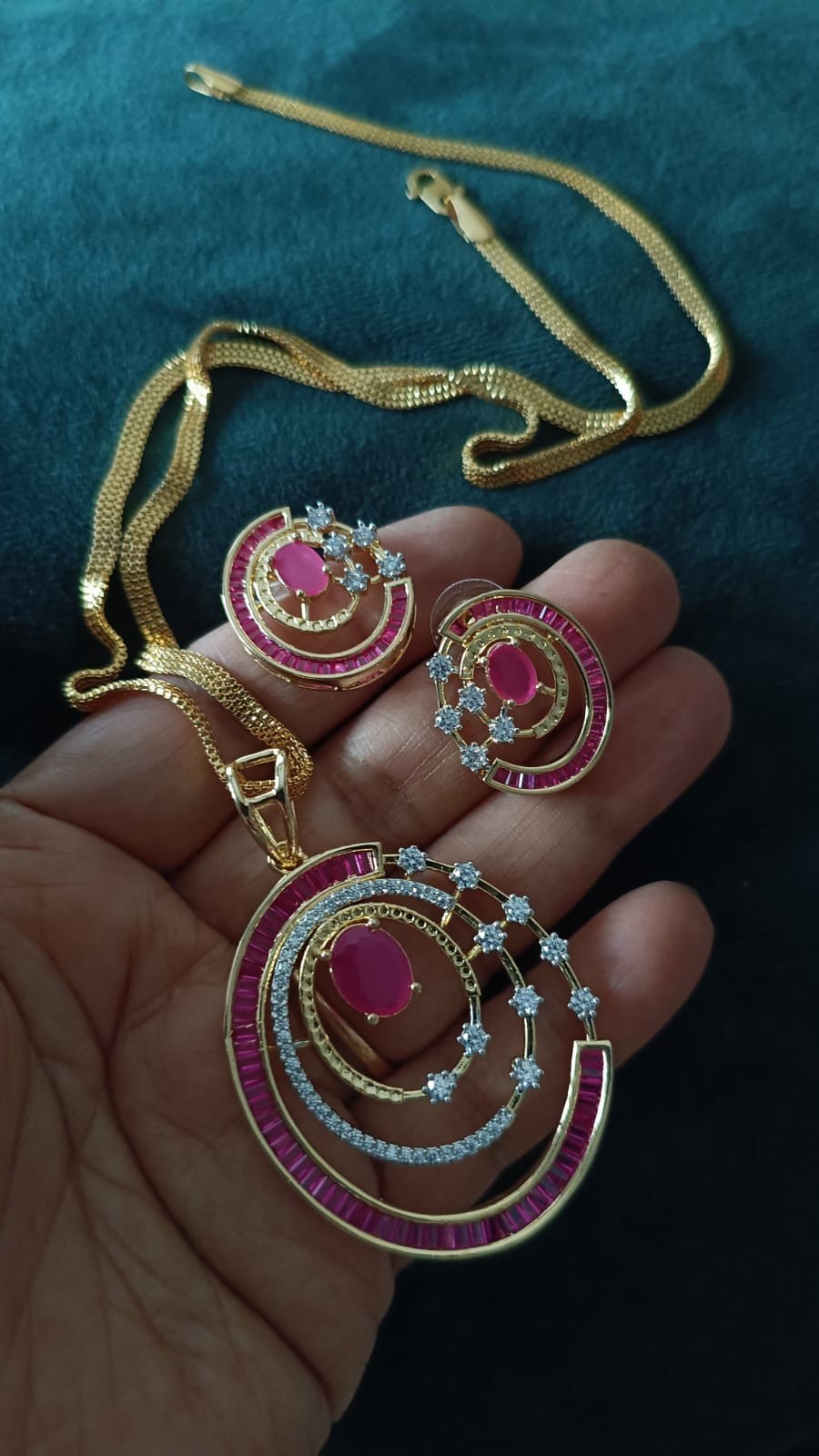 Exclusive High-Quality Chain Set with Pendant & Earrings | Elegant Designer Jewe