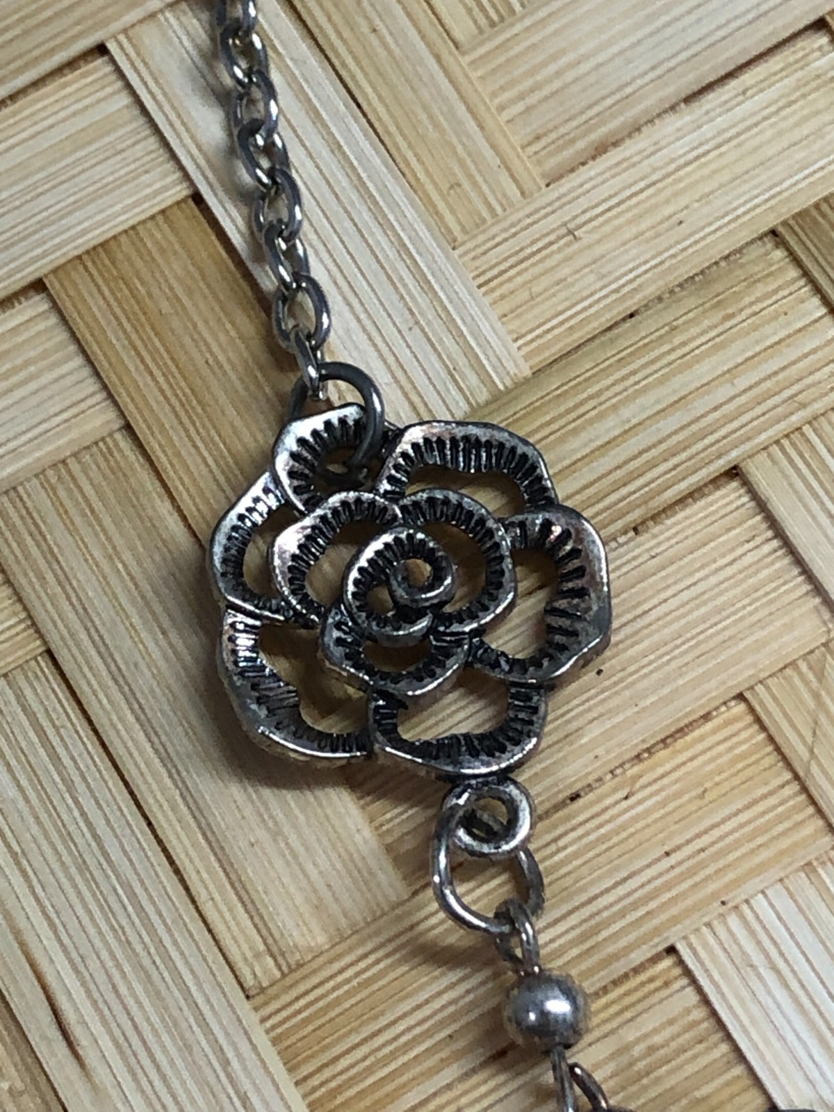 Silver Tone Lasercut Rosebud Rose Link Necklace Box Chain 18″ w/ 2.5″ Extender
