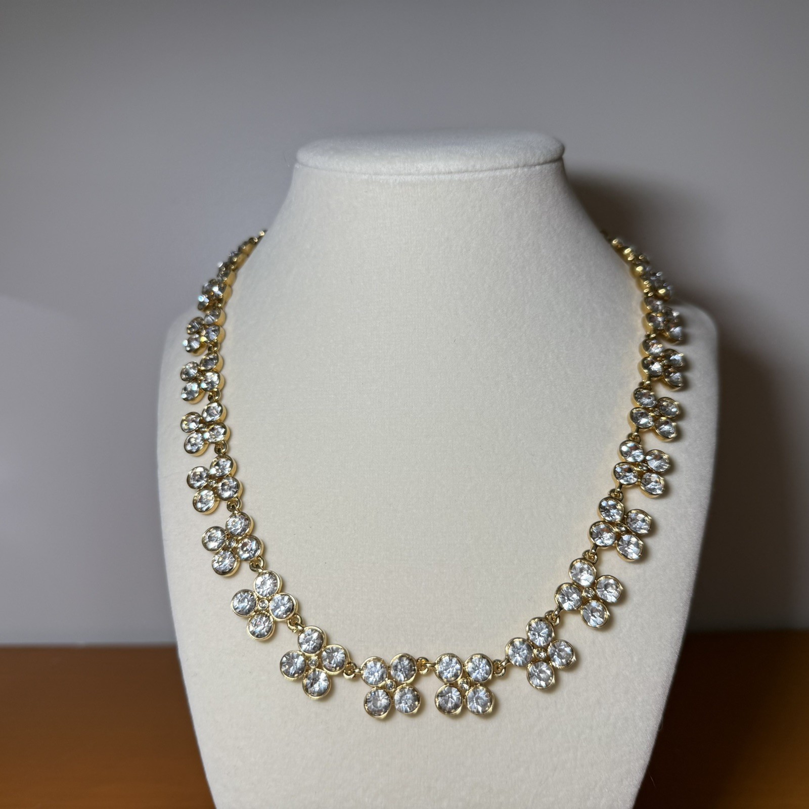 ANN TAYLOR GOLD TONE RHINESTONE NECKLACE EXCELLENT CONDITION 18” ADJUSTABLE