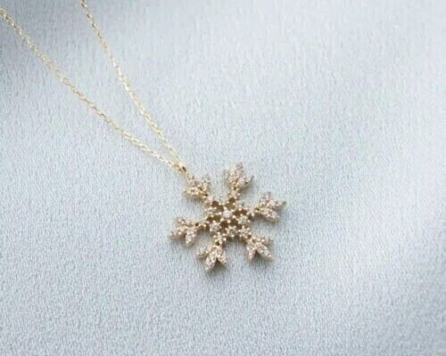 Round Cut Simulated Diamond Stunning Snowflake Pendant In 14K Yellow Gold Plated