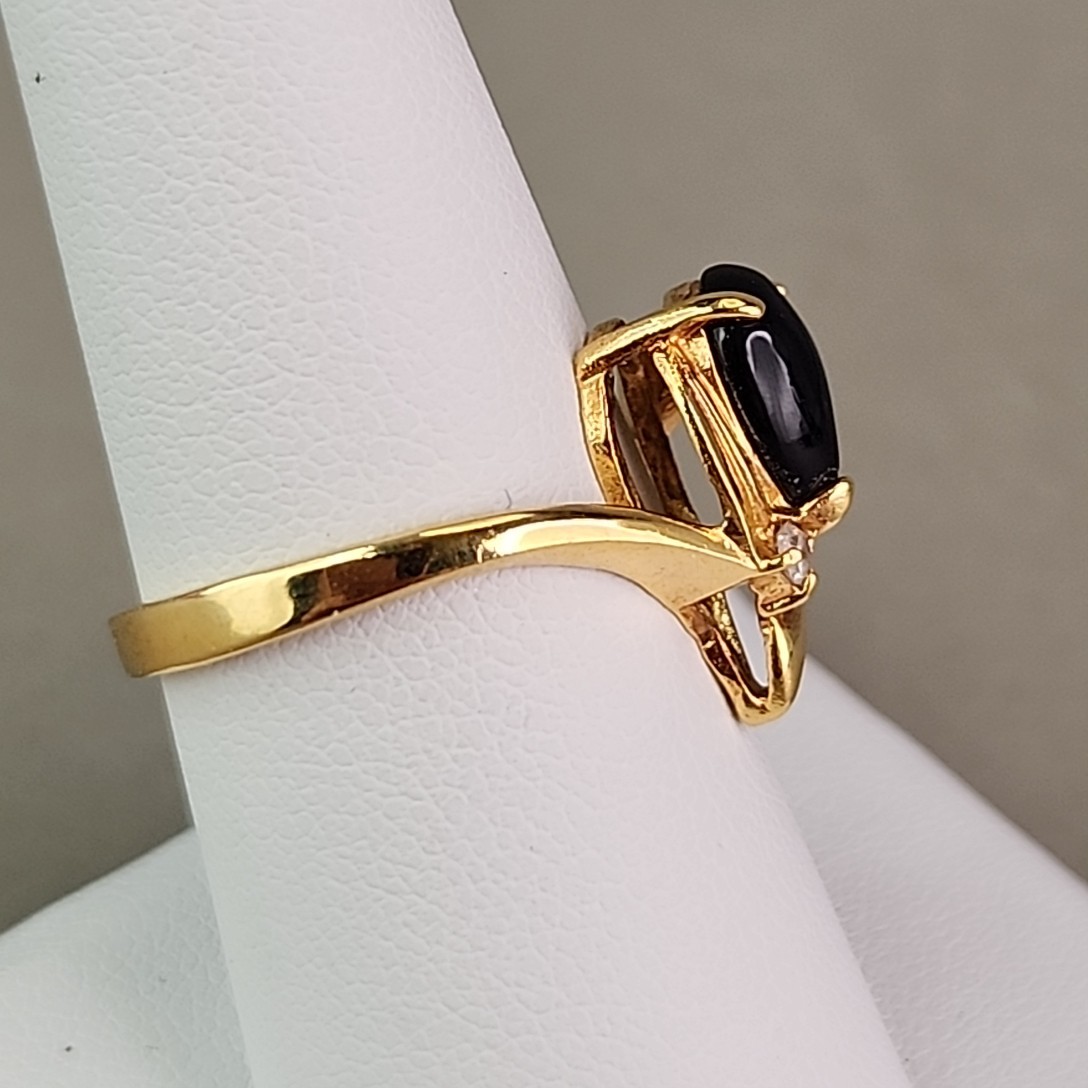 Onyx Ring Gold Tone Teardrop 7.5