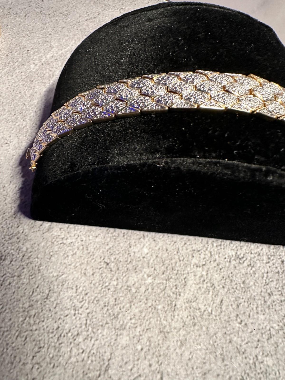 Vintage Fish Scale Bracelet Faux Diamond Pavé Wide Scalloped Links – 7″