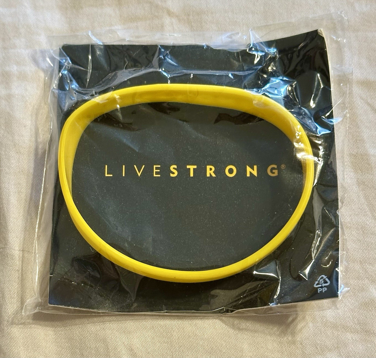 Nike LIVESTRONG Wristband Bracelet – Authentic In Original Packaging NEW L-XL 8″