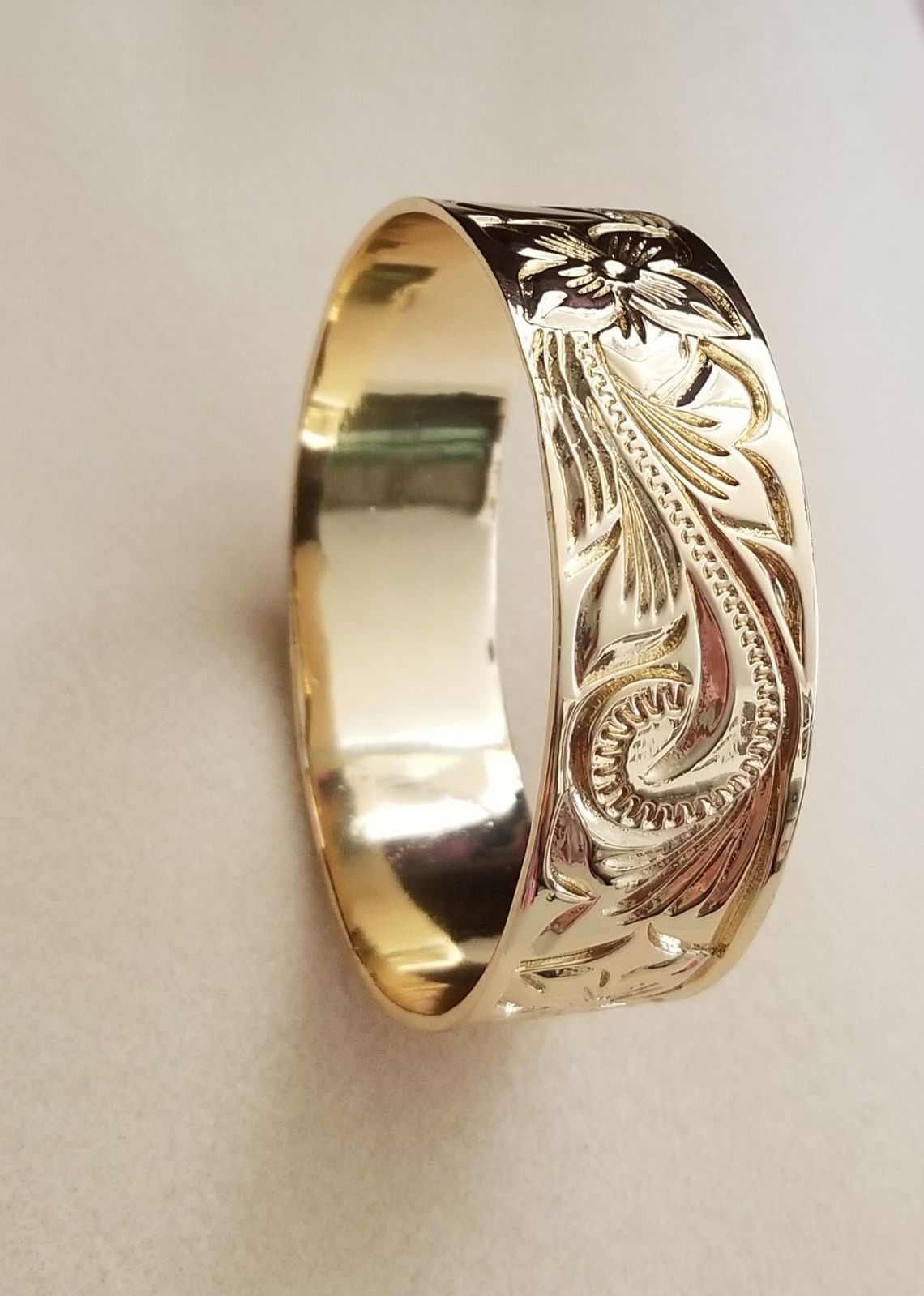 25mm Gold Engraved Hawaiian Heirloom Bangle Bracelet