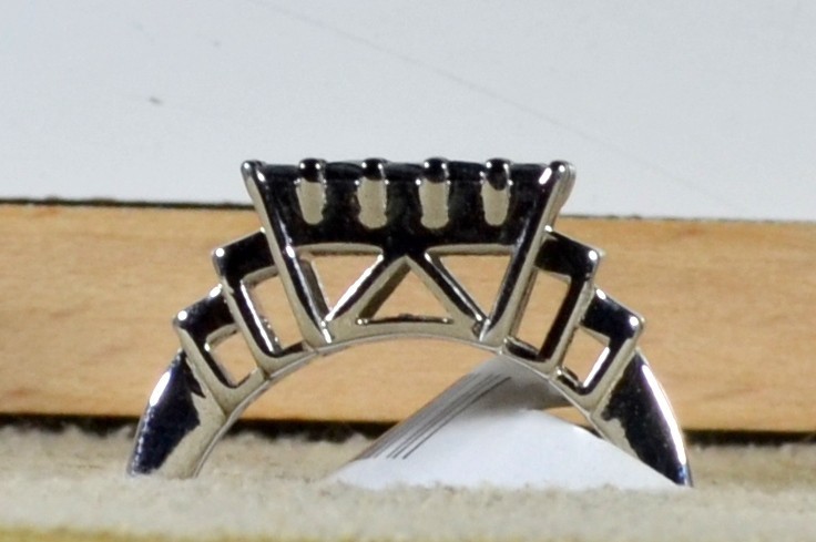 BLACK SPINEL-BLACK SPINEL ACCENTS-SIGNET STYLE-RING SIZE 6-RHODIUM/STER SILVER