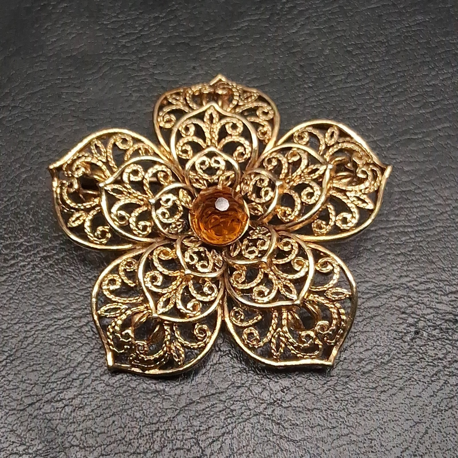 Signed MONET Gold Tone Filigree Flower Beooch Whit Brown Glass Center. 17.939