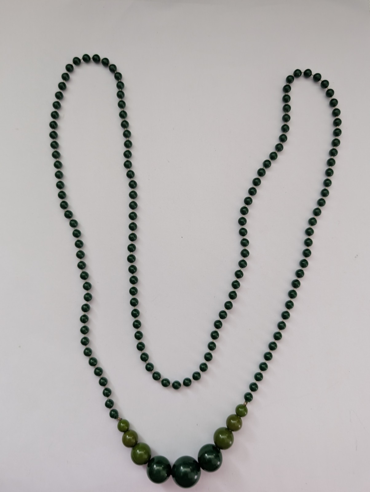 Long single strand green prominent graduated focal statement beaded necklace
