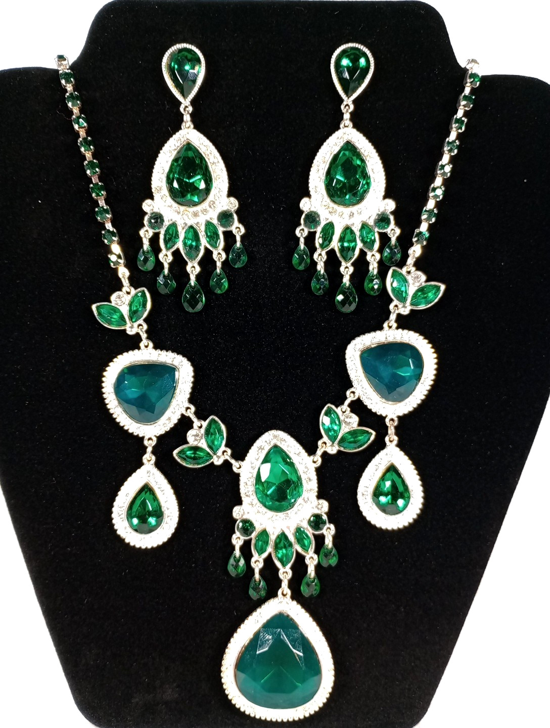 Avon Hollywood Glamour Green Rhinestone Necklace & Earrings Set Emerald Tone