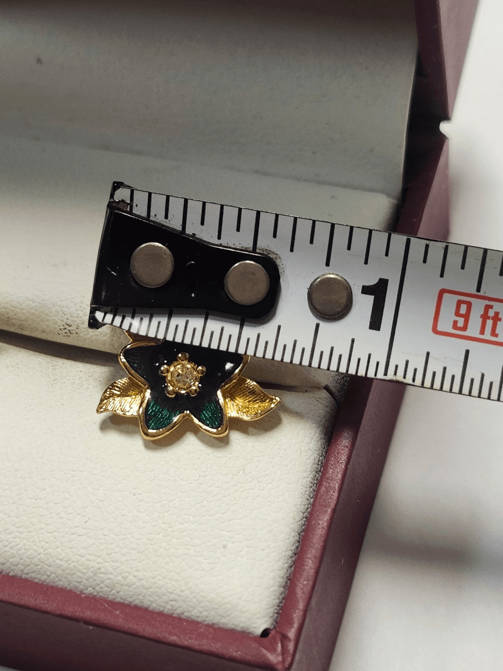 Avon ‘Pretty Blossom’ Gold and Green Flower Stud Earrings – Women Jewelry