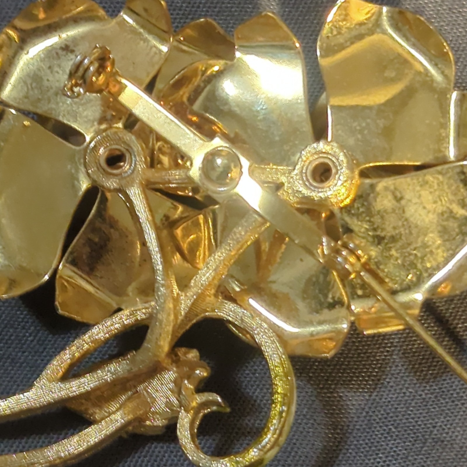 Gold Tone White Enamel Flower Brooch Pin w/ Green Stem, Metal, No Stone