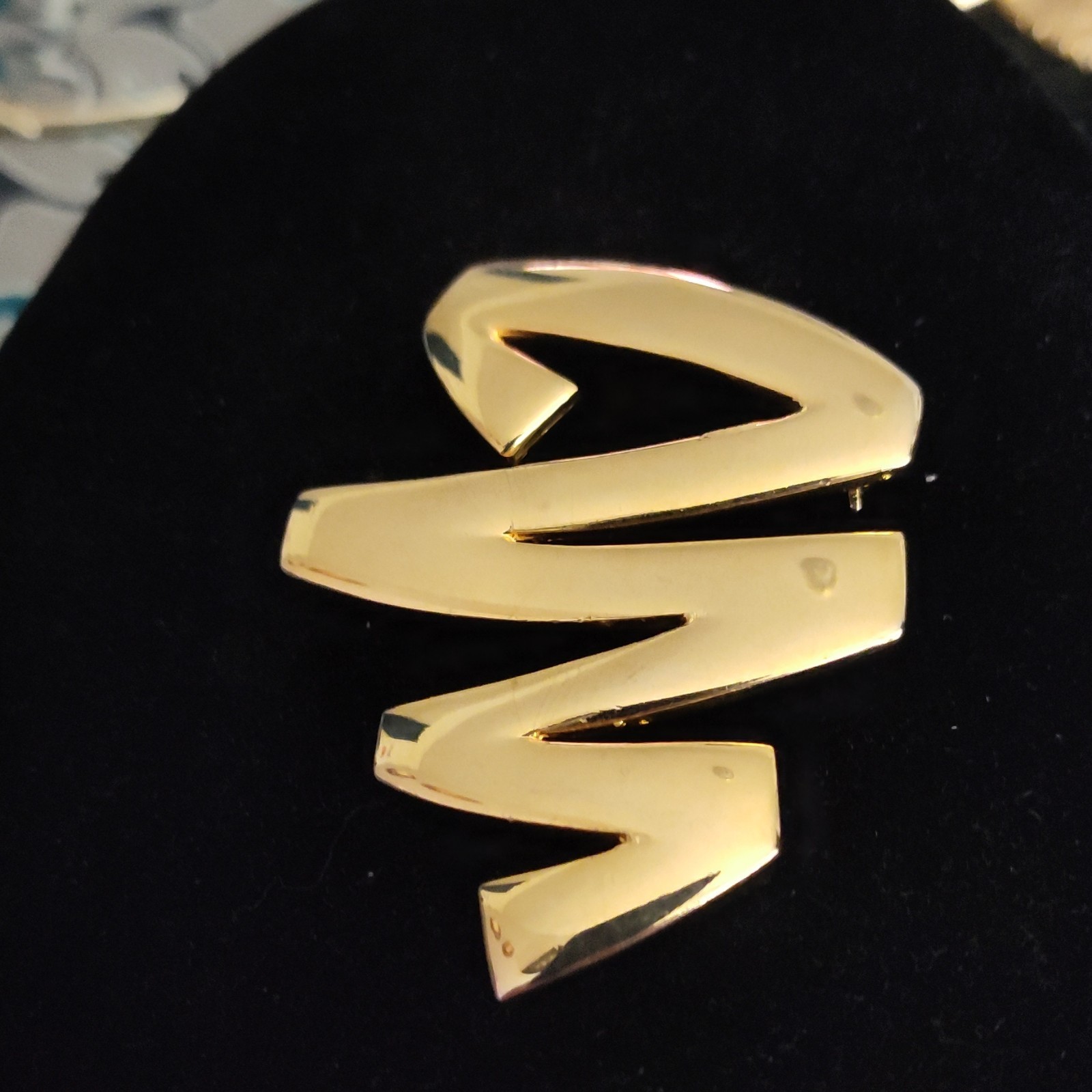 Abstract Zigzag Brooch Pin Gold Tone Metal No Stone Undated Abstract Shape