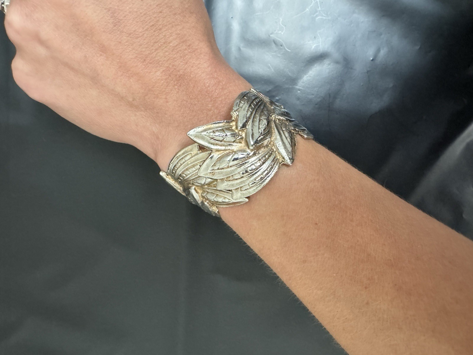 Vintage Unsigned Silver Tone Ornate Leaves Clamper Cuff Bracelet Statement Wide