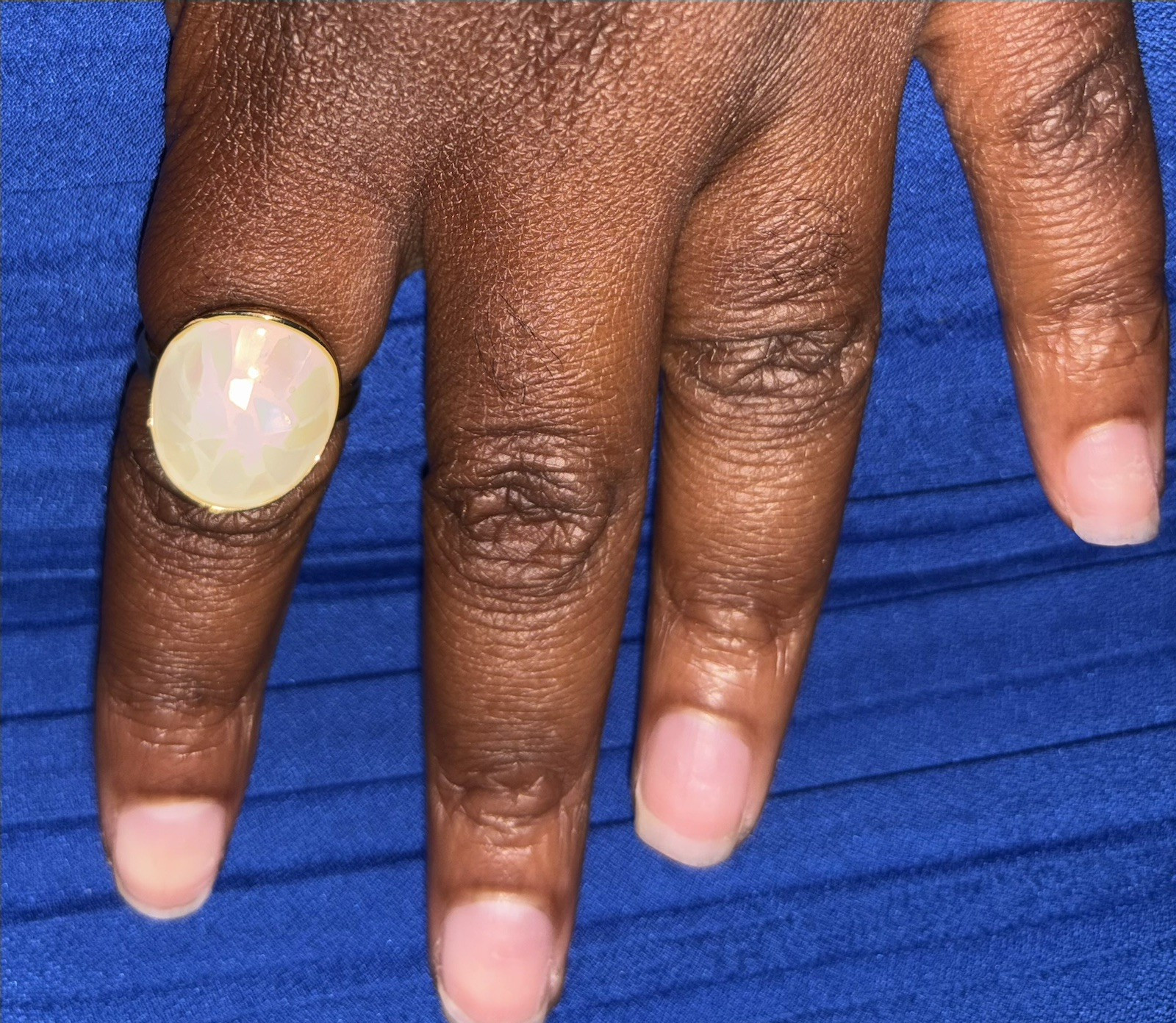 Gold Tone Cocktail Ring Oval White Opal Prong Set Size 7 Metal 1 Gemstone