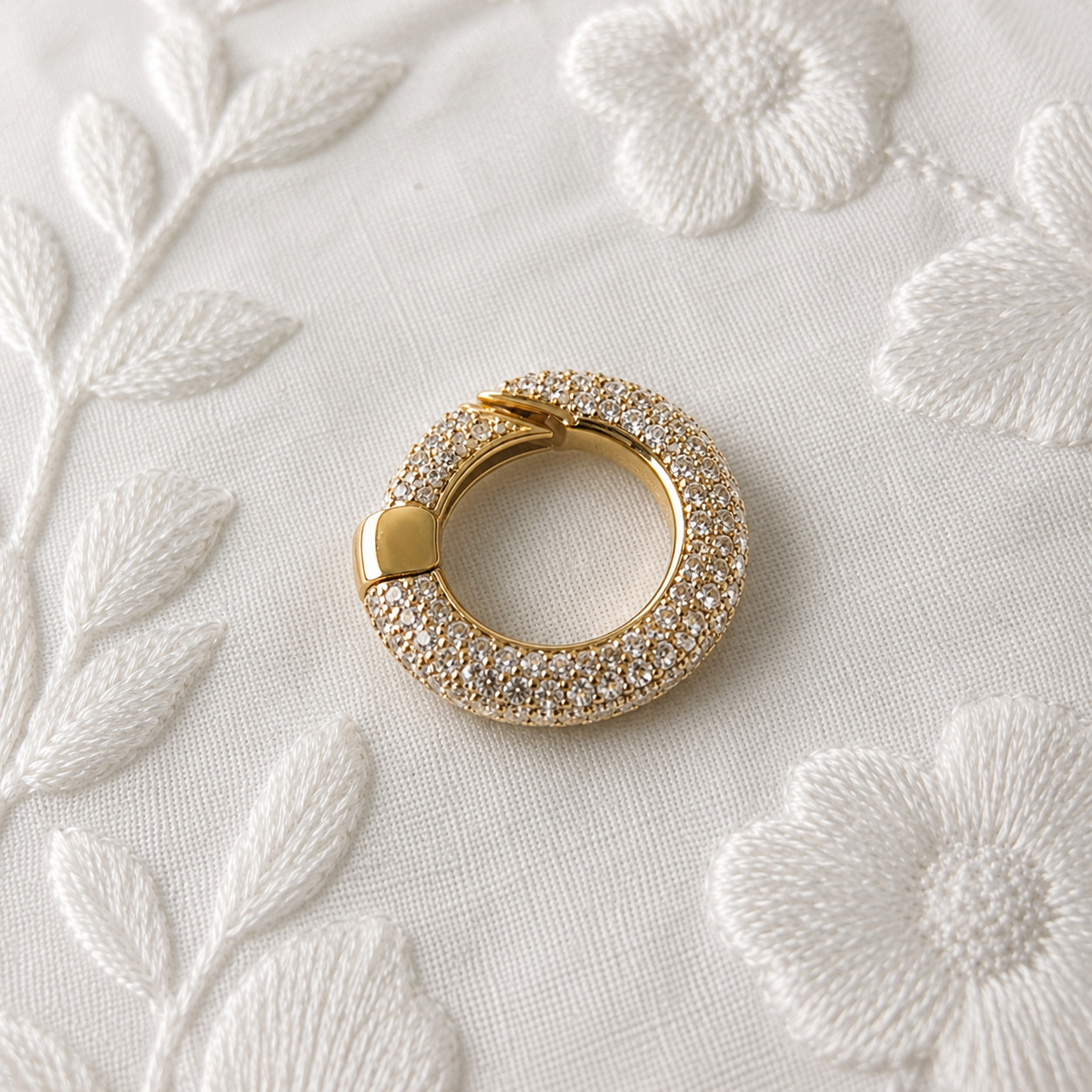 Circle Charm Lock Pendant With CZ Brass Metal Fashion Jewelry for gift
