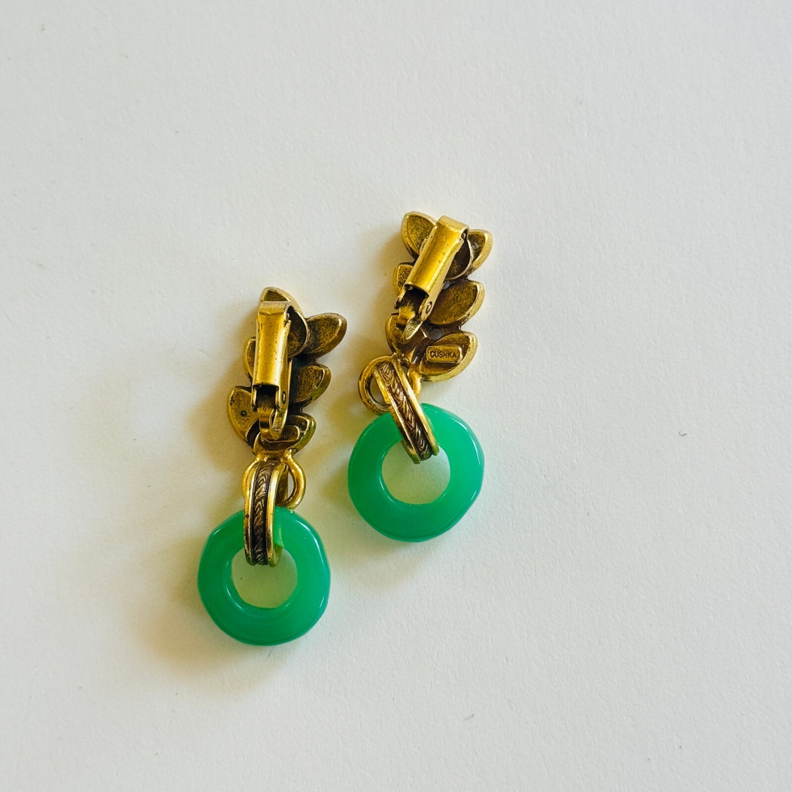 Cushka Regal Leaf Glass Earrings gold Feathered hoop Clip Designer green rare