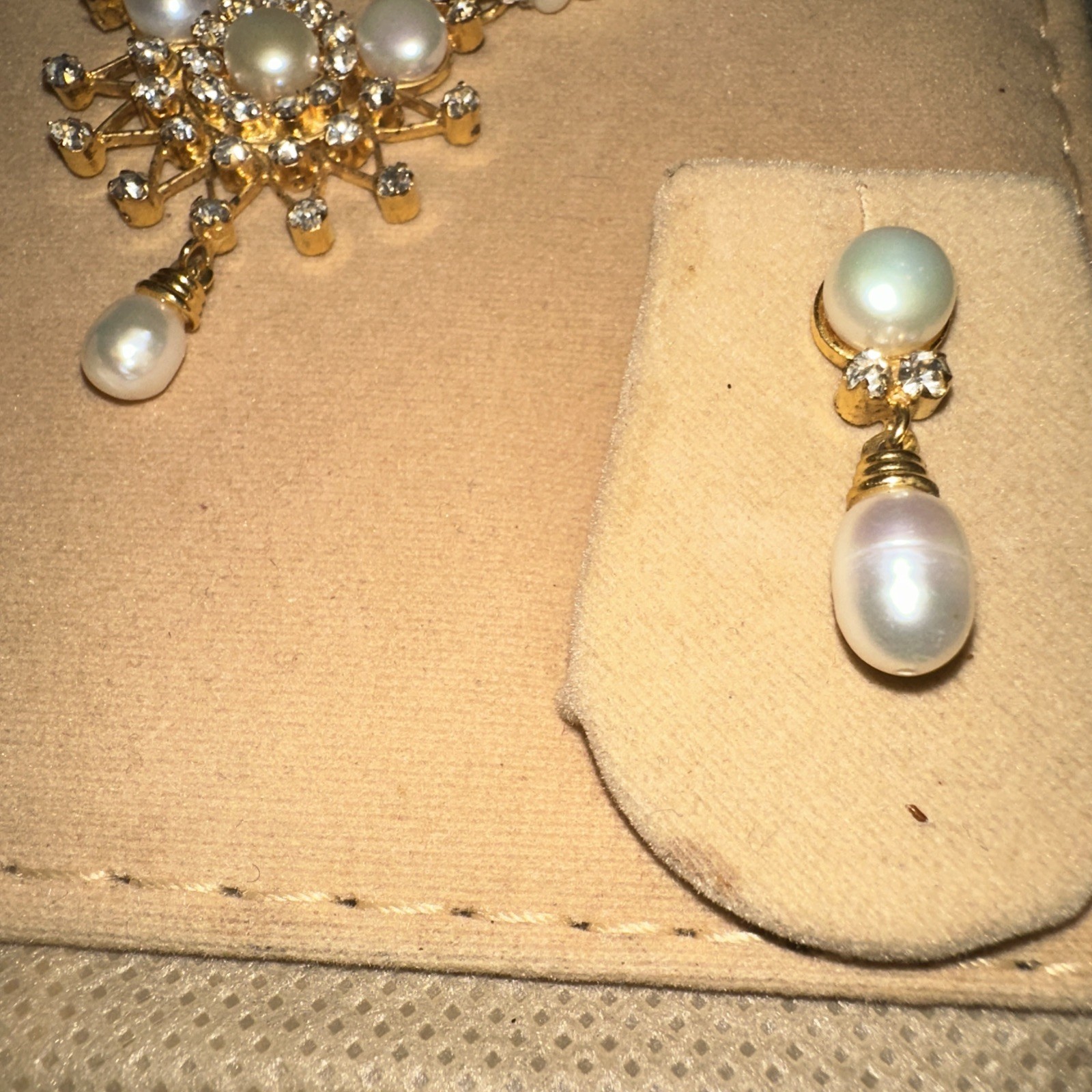 New v Elegant Good Quality Pears and Zirconia Necklace with Earrings Set