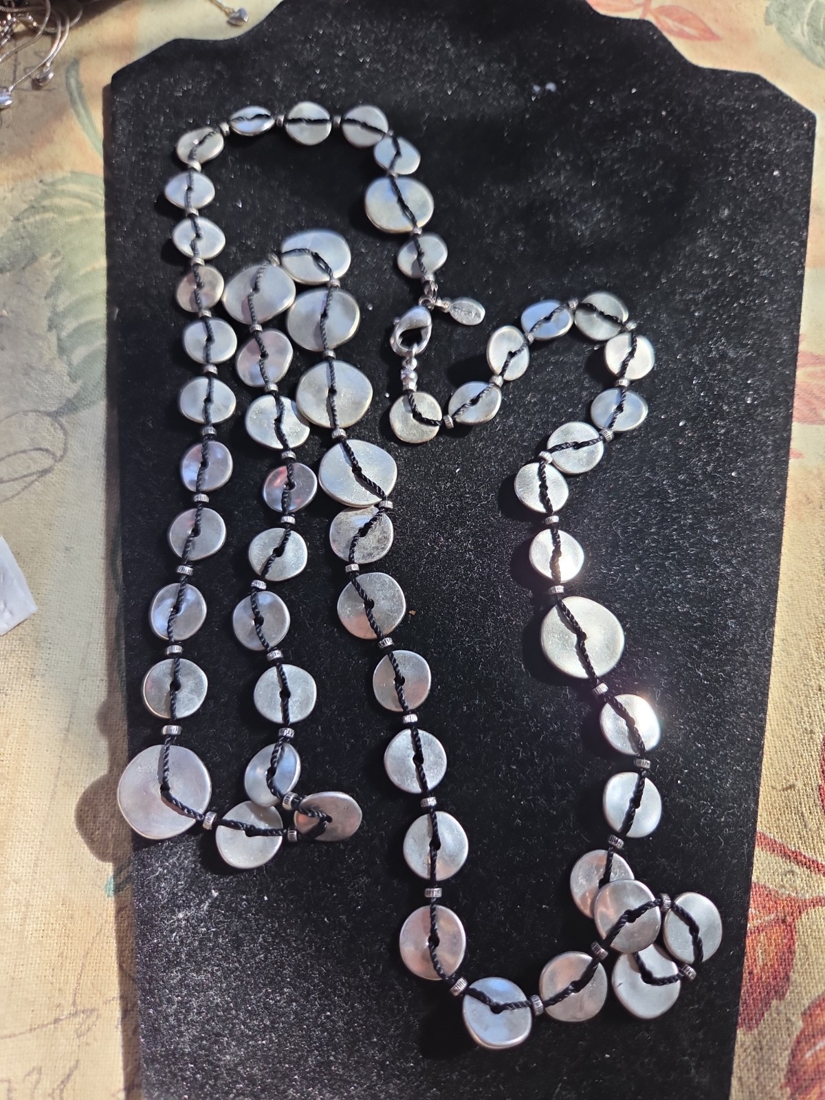 Chico silver dist and string necklace Lobster claw clasp