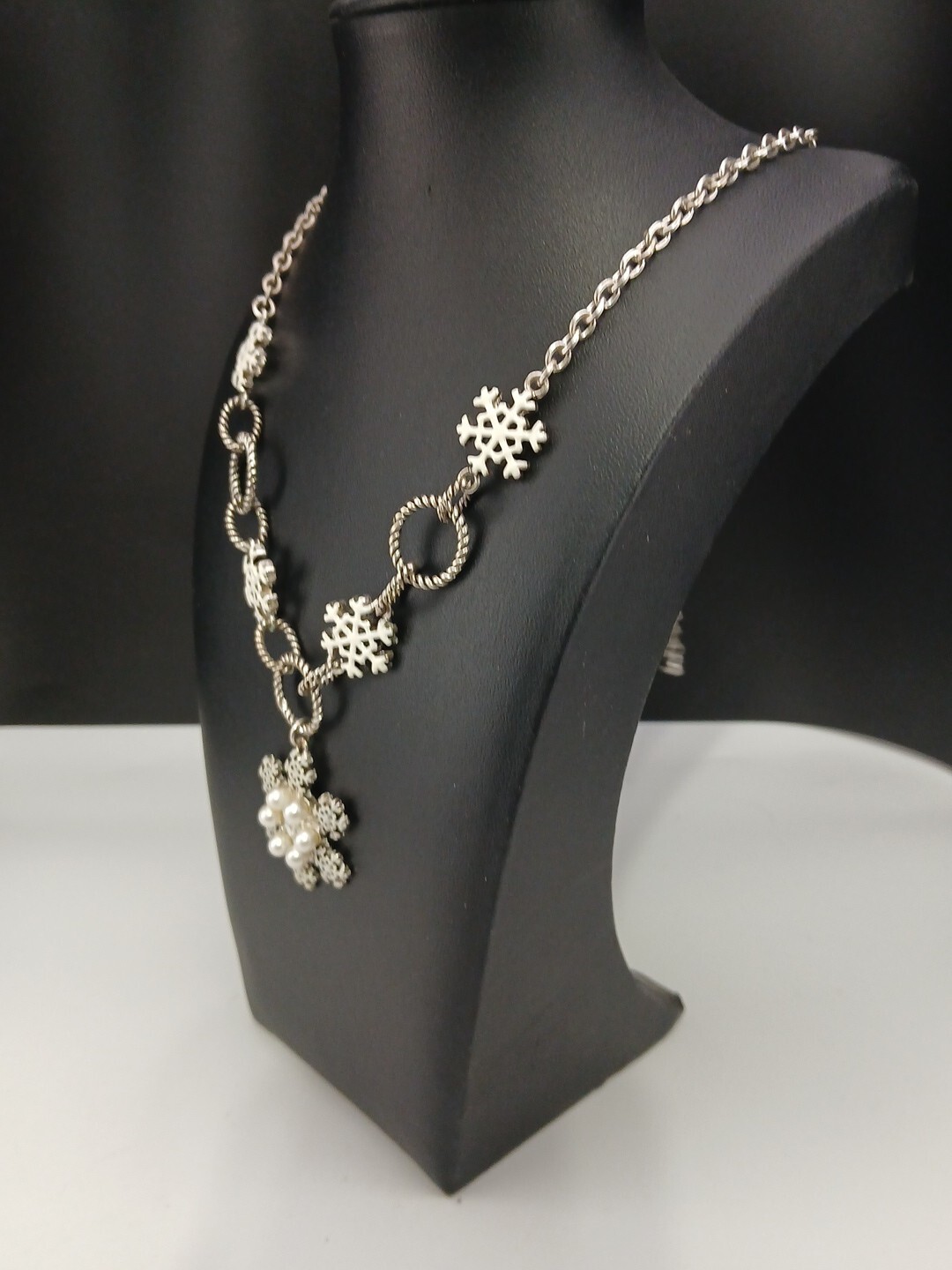 Winter Wonderland Silver tone snowflakes enamel & faux pearls necklace