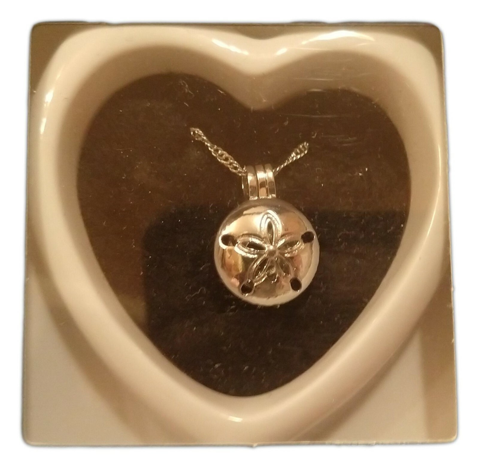 Love Pearl SAND DOLLAR Necklace Kit, Simulated Pearl in an Oyster