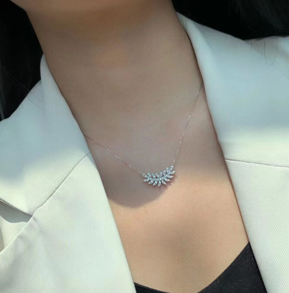 Silver Plating Geometric Leaf Shape 1.85 CT Simulated Stylish Love Gift Necklace
