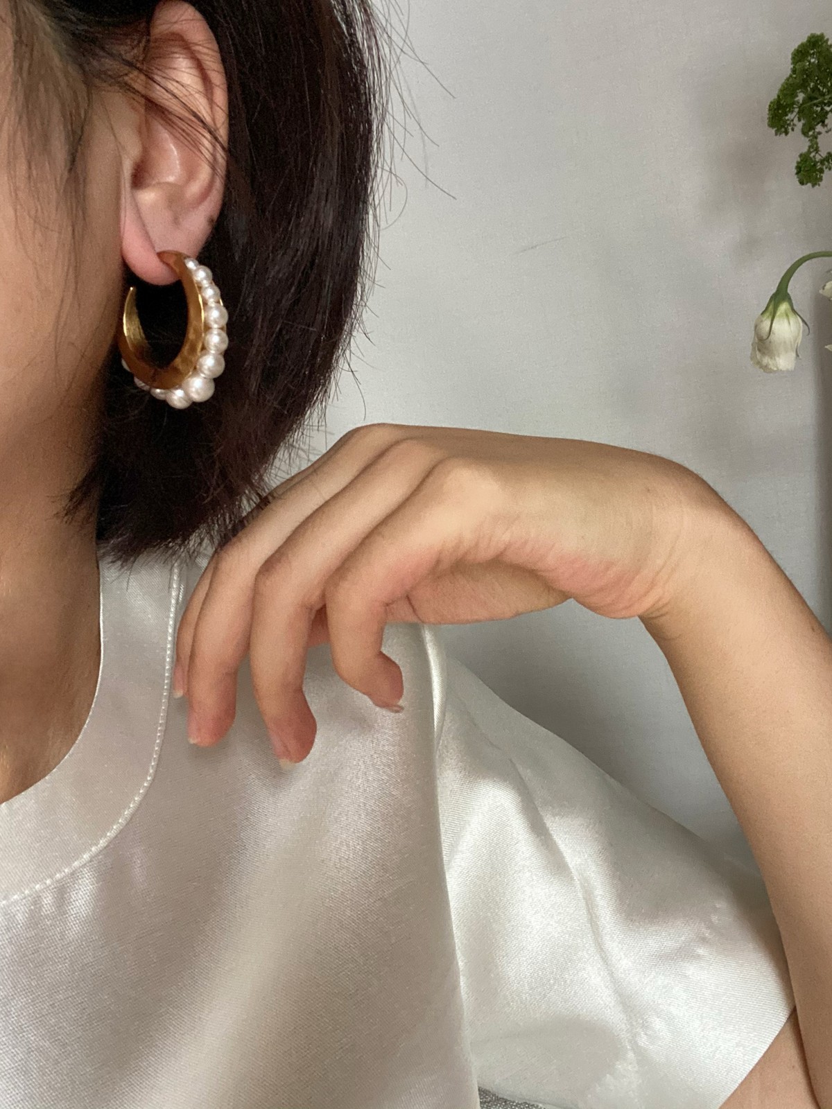 Goossens Retro Classic Charm Gold Plated C-shaped Natural Baroque Pearl Earrings