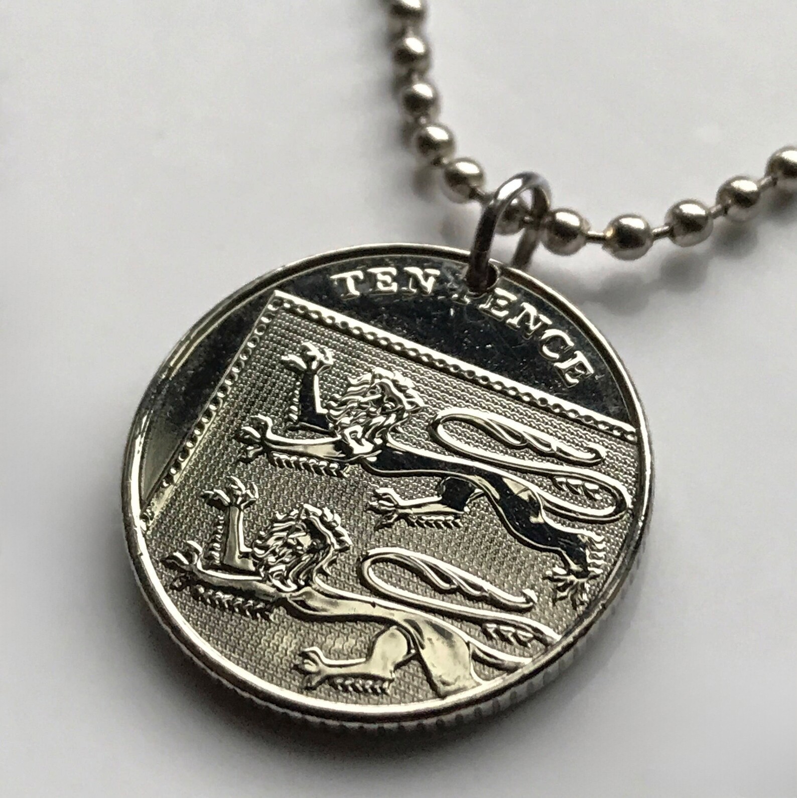 2017 UK England 10 coin pendant English lions London Manchester Liverpool 002256