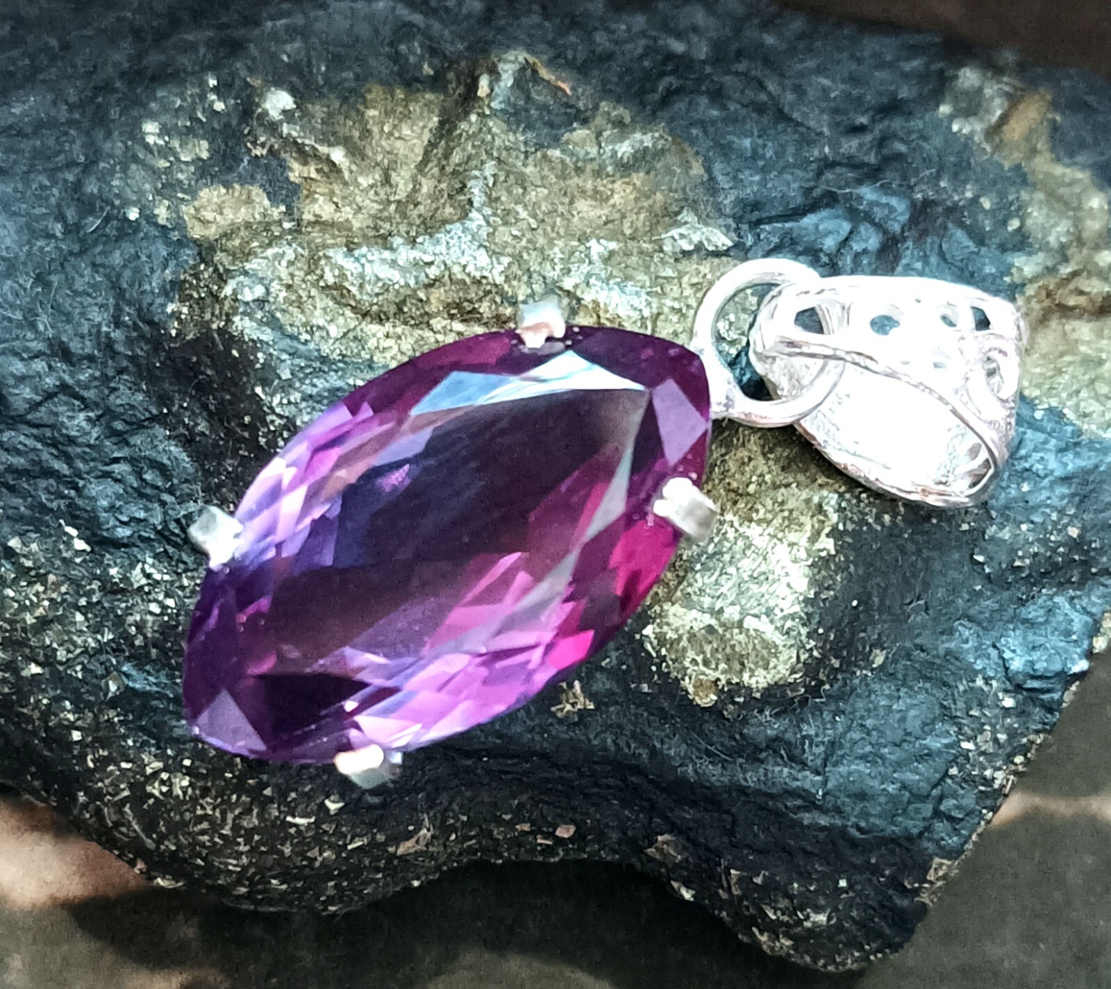Natural Alexandrite Pendant Bi-Color Gemston,925 Sterling Silver Pendant 38.40Ct