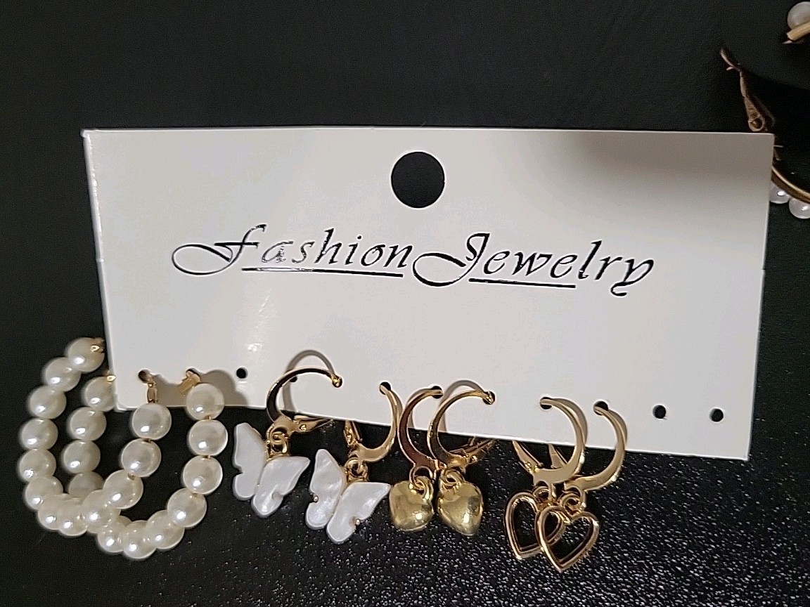 Windsor + Other Cute Earring Sets: Pearl And Gold UNWORN – Can Sell Seperately