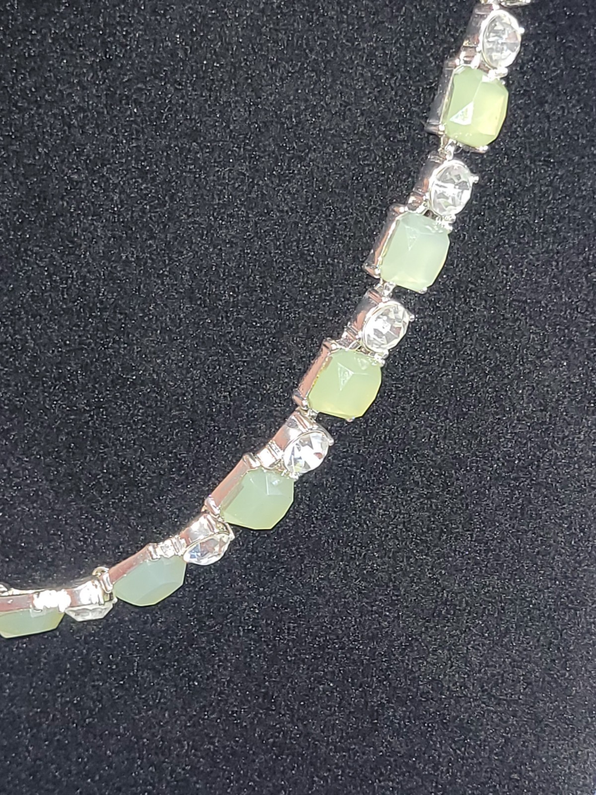 Vintage Imitation Emerald Rhinestone Accents Matching 18″ Necklace 8″ Bracelet