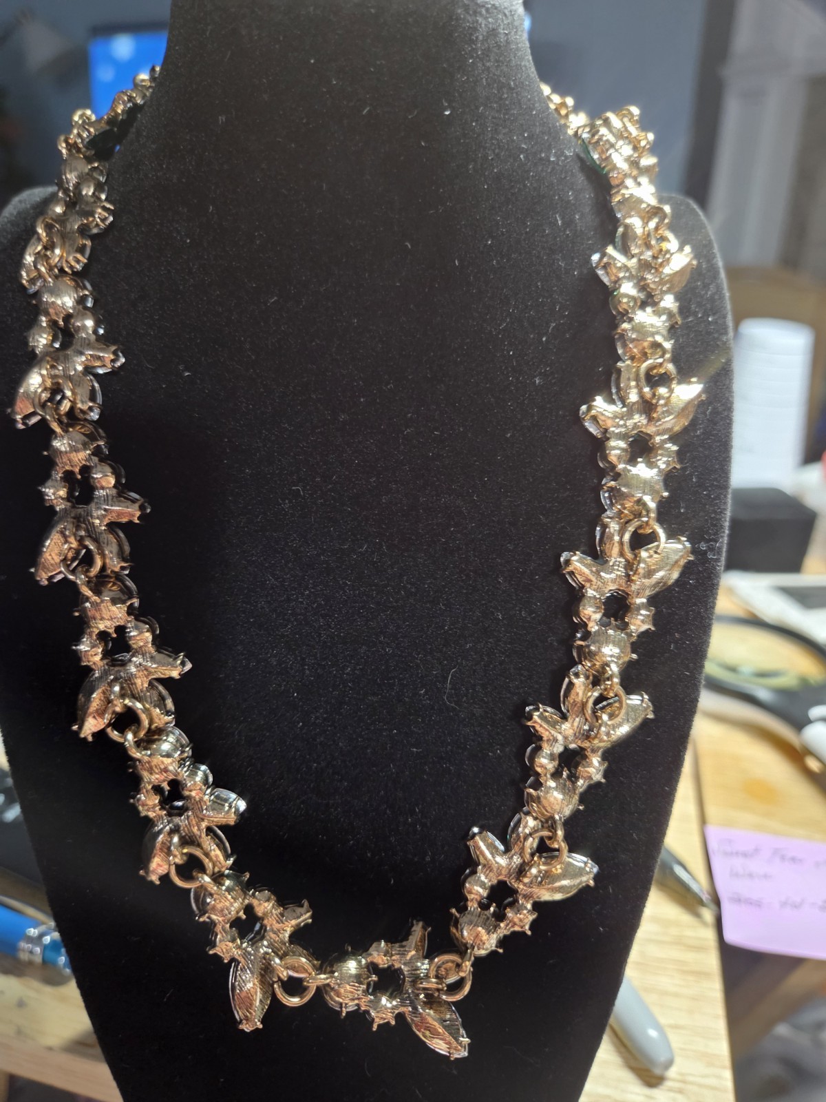 Gold Tone Emerald Green Acrylic Rhinestone Floral Necklace 18-20.5″