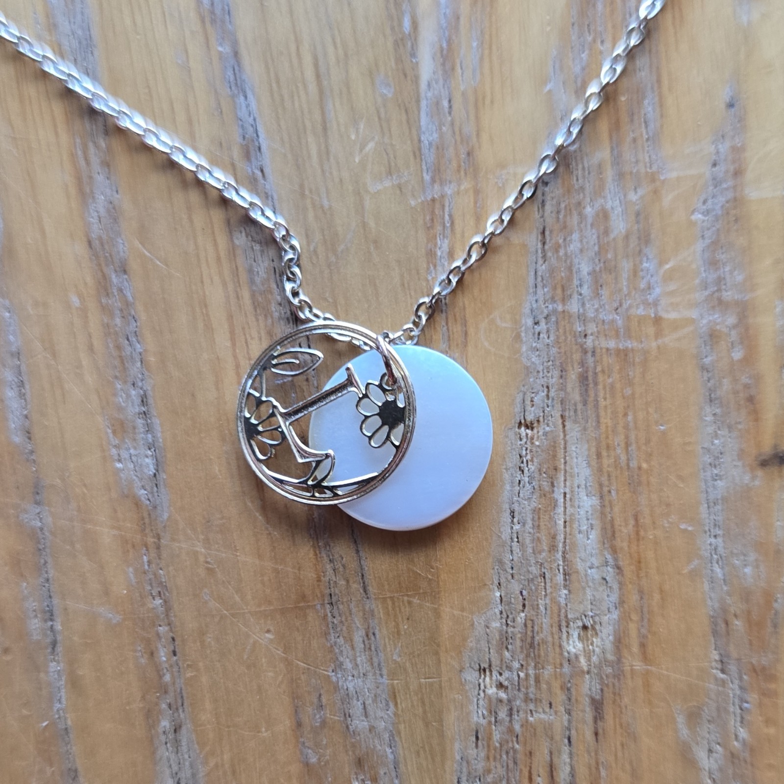 LC Silver Tone Cable Chain Necklace Floral Charm Round Mother of Pearl Disc