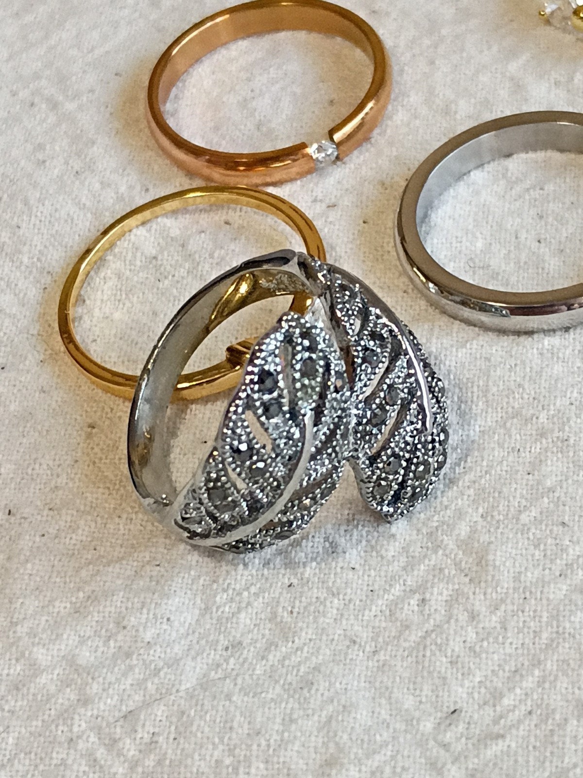 Lot Of Various Sized Fashion Rings Sz 3.5, 5, 6, 7, 8 Bag 0164 D17