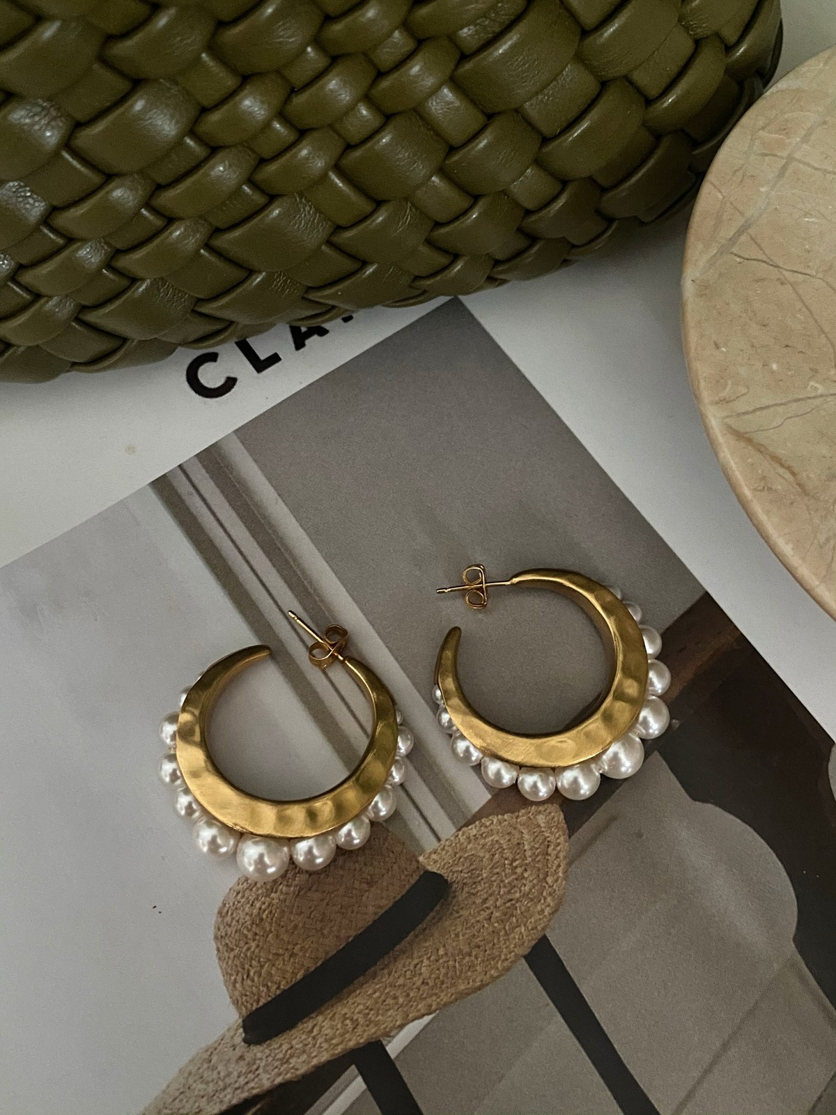 Goossens Retro Classic Charm Gold Plated C-shaped Natural Baroque Pearl Earrings