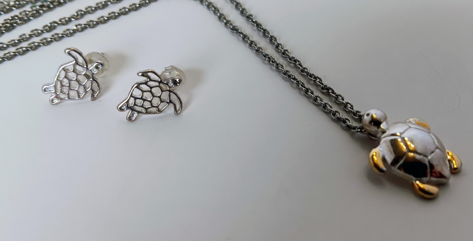 Silvertone Tortoise Sea Turtle Necklace & Earrings 18-20.5 in