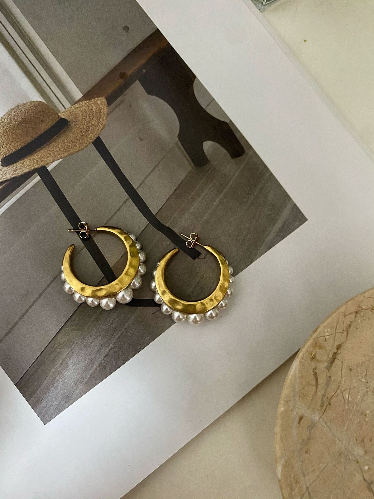 Goossens Retro Classic Charm Gold Plated C-shaped Natural Baroque Pearl Earrings