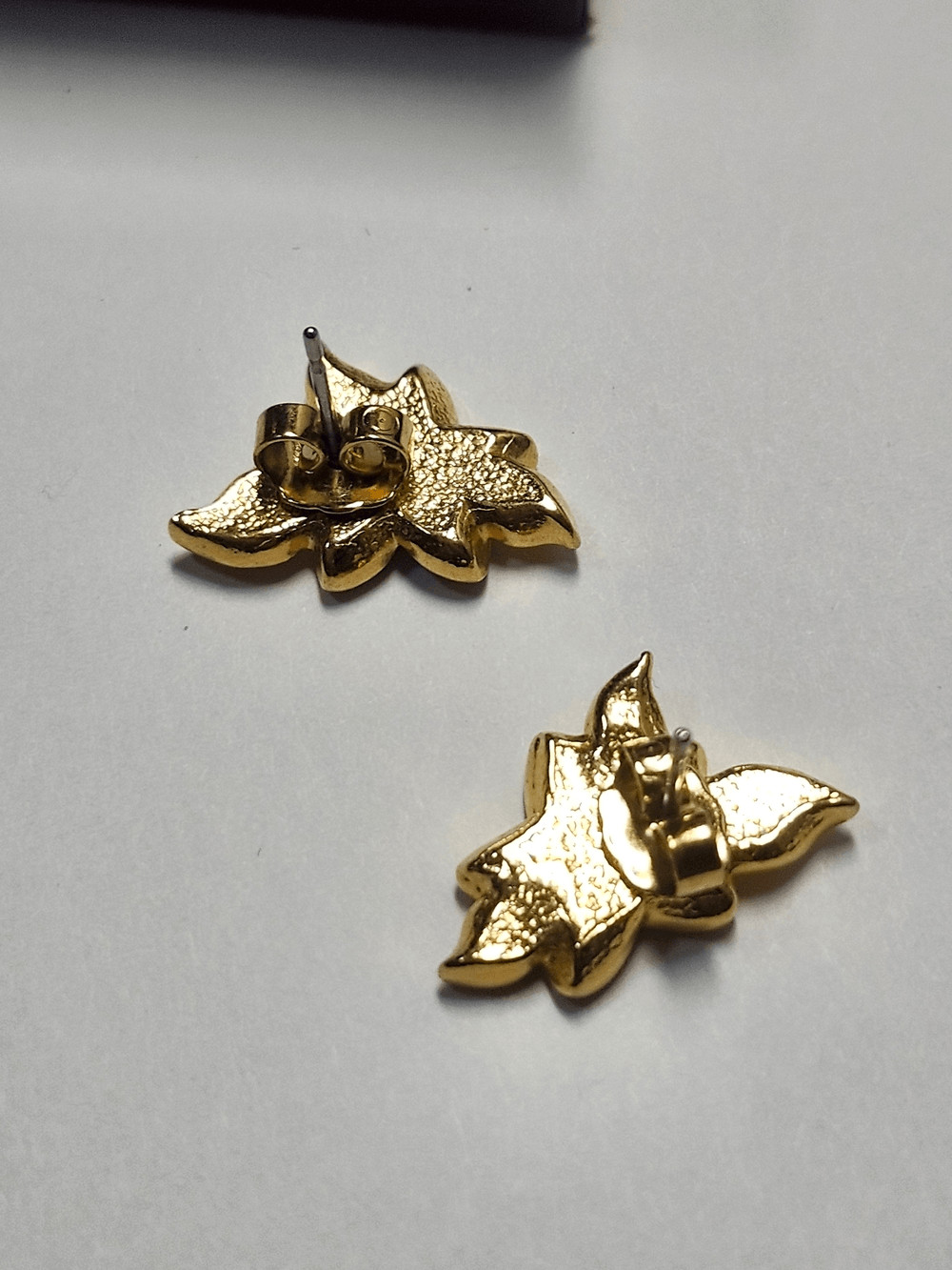 Avon ‘Pretty Blossom’ Gold and Green Flower Stud Earrings – Women Jewelry