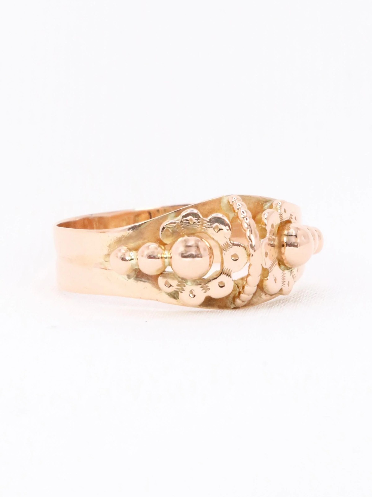 Art Nouveau flower ring in rose gold